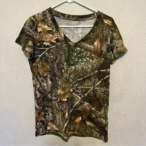 Magellan Outdoors Realtree camo v neck short sleeve t-shirt in size youth large